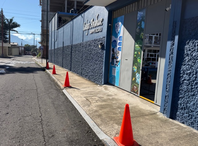 Escuela con señalamiento